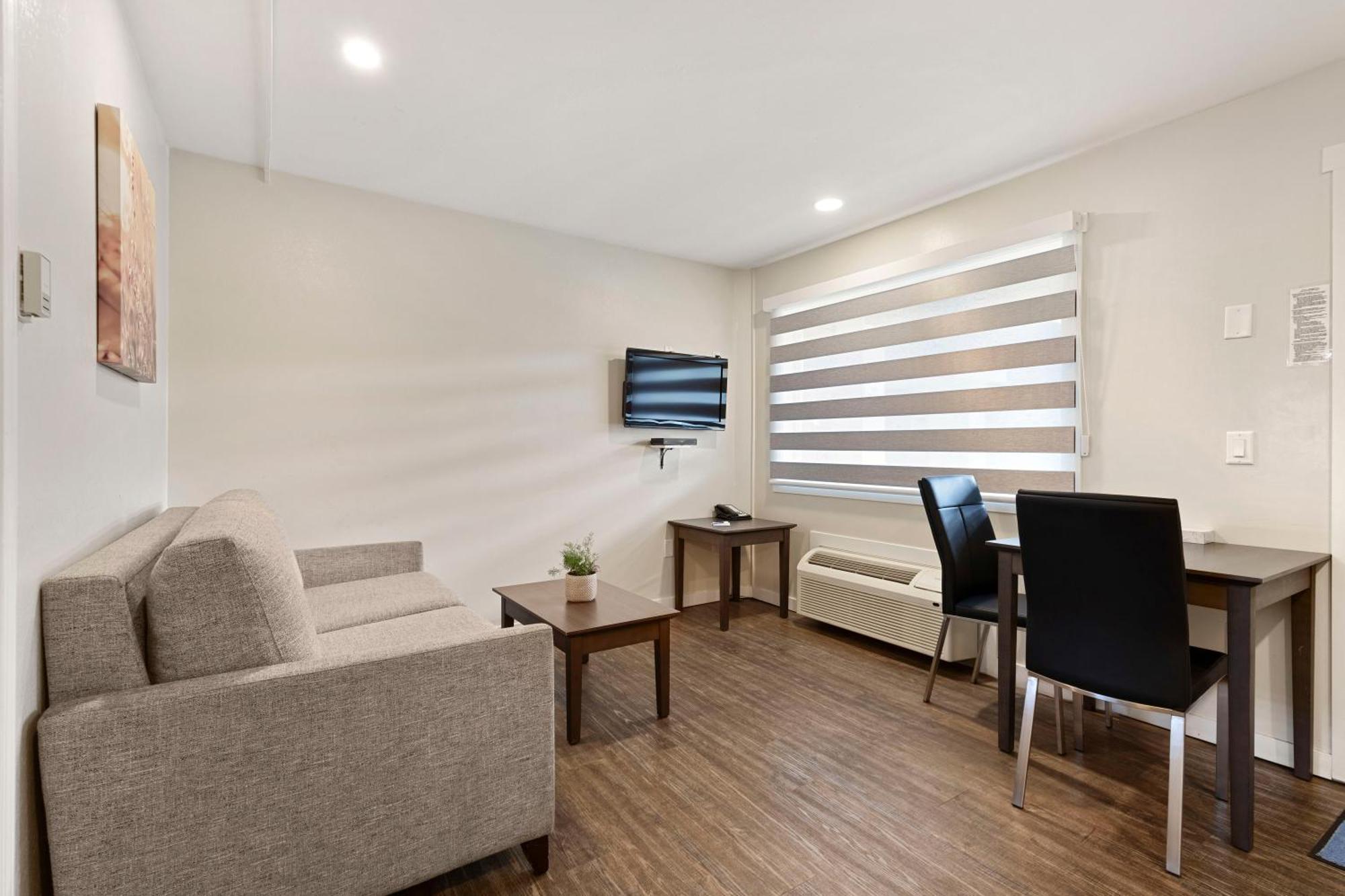 Motel Oasis 3*